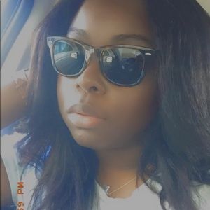 Meet your Posher, Deidra